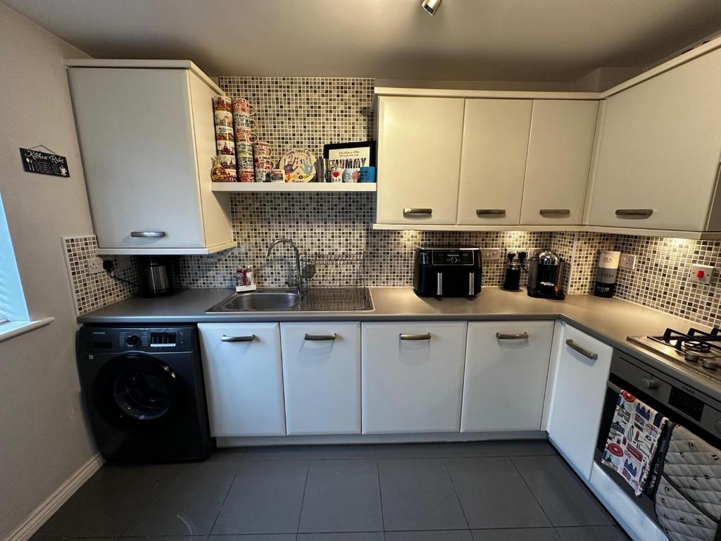 Pel Crescent Kitchen2.jpg