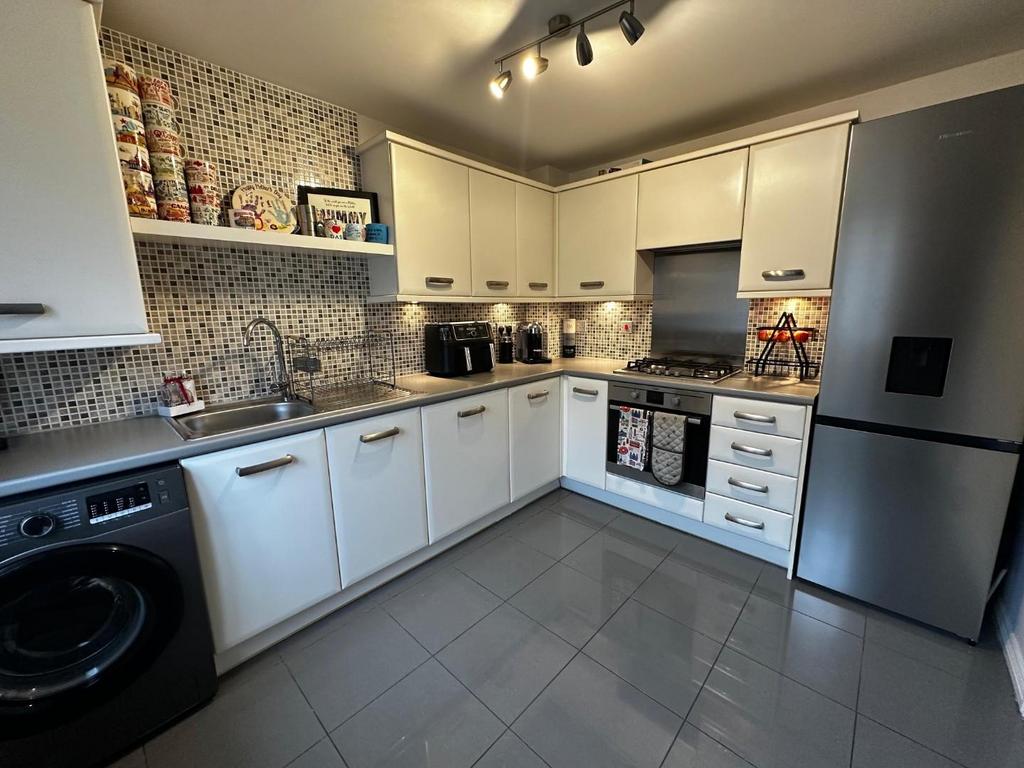 Pel Crescent Kitchen1.jpg