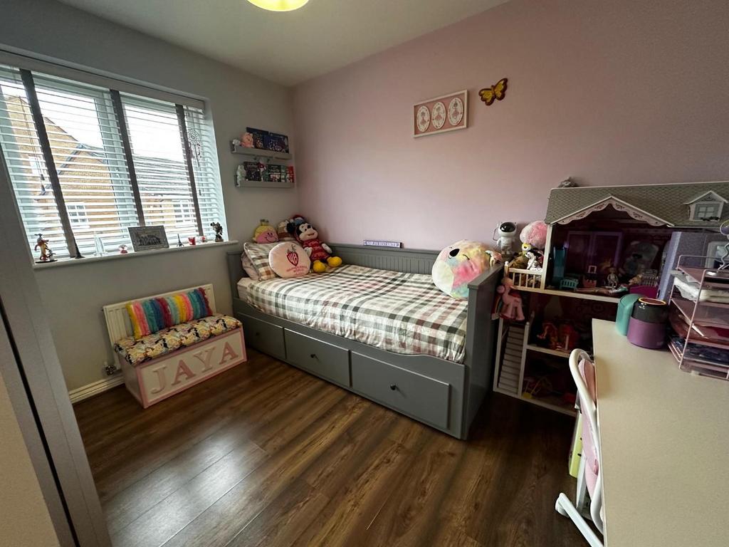 Pel Crescent Bedroom 2b.jpg