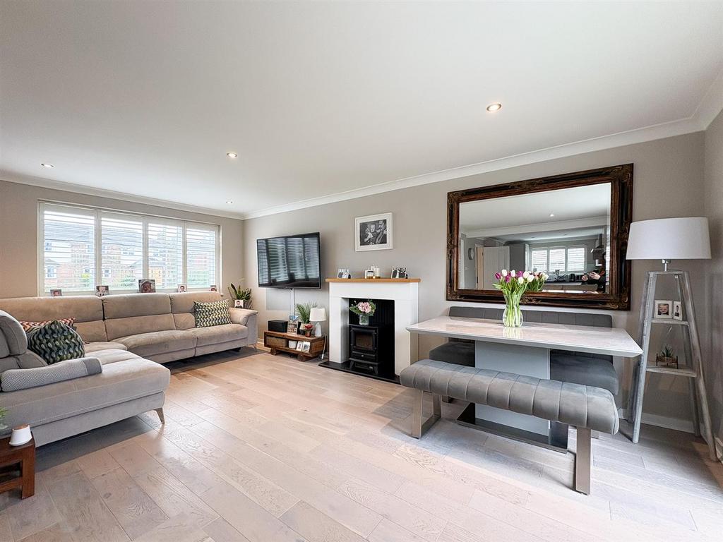 Living room-3.jpg