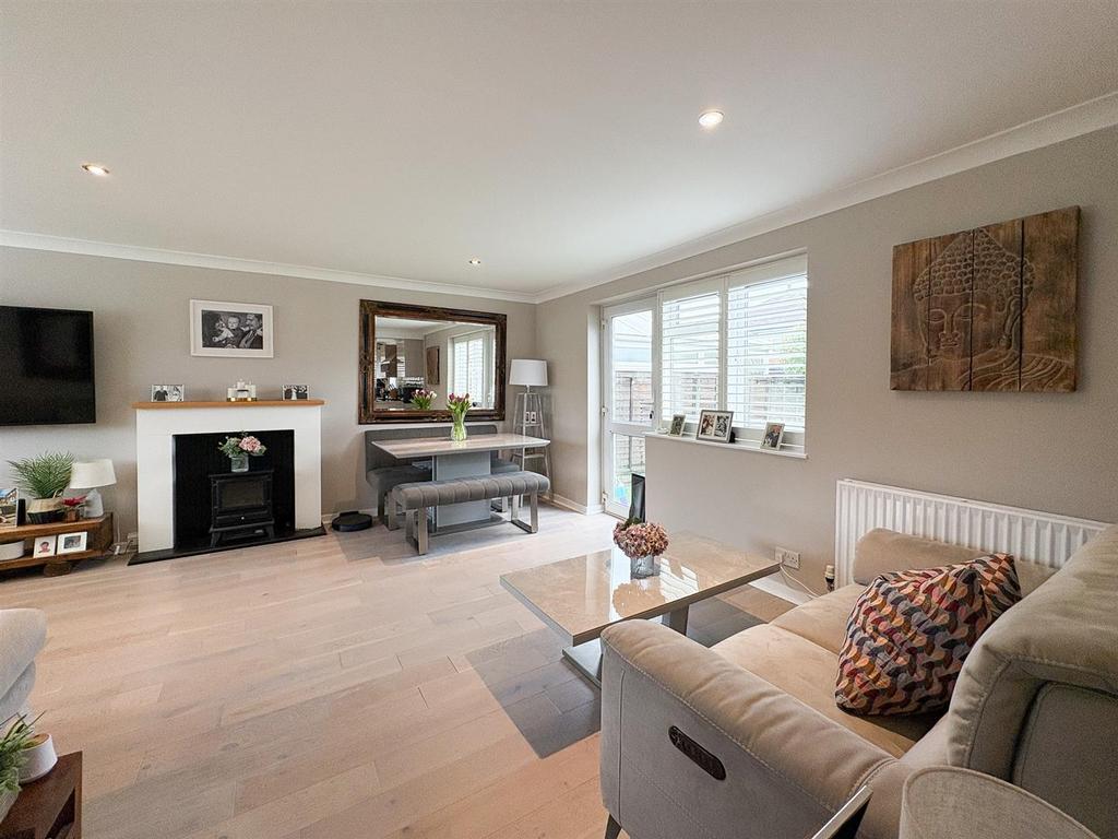 Living room-10.jpg