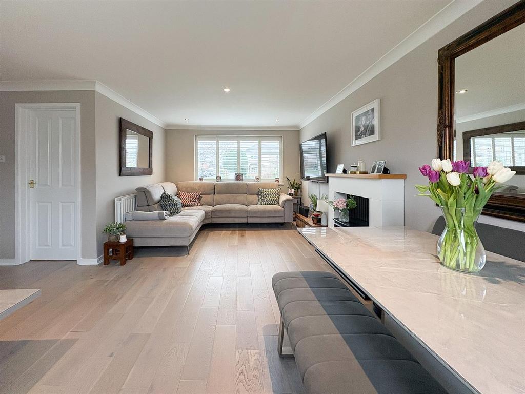 Living room-4.jpg
