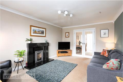 4 bedroom detached house for sale, Winnats Close, Glossop, Derbyshire, SK13