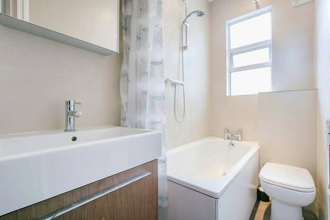 3 bedroom flat to rent, Klea Avenue, Abbeville Village, London, SW4
