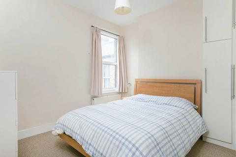 3 bedroom flat to rent, Klea Avenue, Abbeville Village, London, SW4