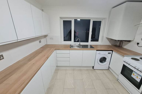 1 bedroom in a house share to rent, Gabalfa Avenue, Cardiff CF14