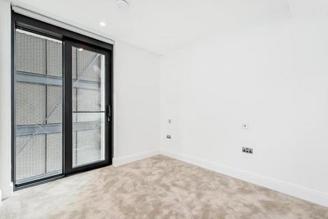 3 bedroom apartment to rent, Bromyard Avenue, London W3
