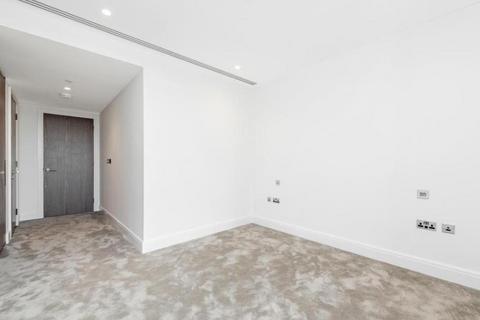 3 bedroom apartment to rent, Bromyard Avenue, London W3