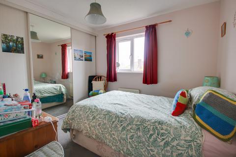 undefined, SHOLING! CUL-DE-SAC LOCATION! PARKING! A MUST SEE!