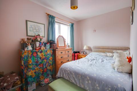 undefined, SHOLING! CUL-DE-SAC LOCATION! PARKING! A MUST SEE!