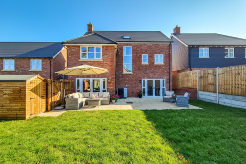 5 bedroom house to rent, Venn Close, Essex CM6