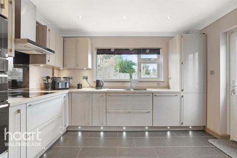 5 bedroom detached house for sale, Scotby Avenue, Walderslade