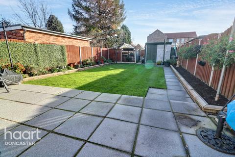3 bedroom semi-detached house for sale, Thorne Road, Edenthorpe, Doncaster