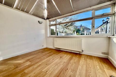 undefined, Newnham Avenue, Middlesex HA4
