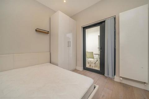 2 bedroom flat to rent, Goldhawk Road, London W12
