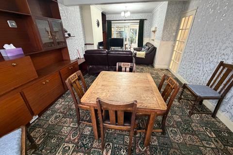 3 bedroom semi-detached house for sale, Warden Hill Gardens, Luton