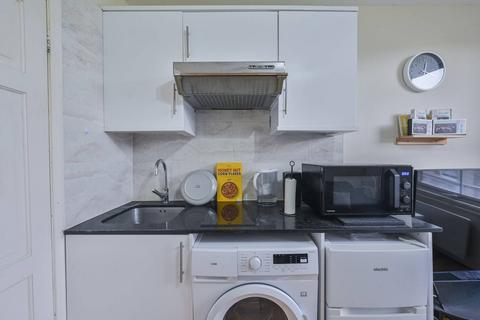 1 bedroom flat to rent, Cheniston Gardens, London, W8, High Street Kensington, London, W8