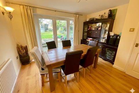 4 bedroom semi-detached house for sale, Hemingford Drive, Luton, Bedfordshire, LU2 7BA