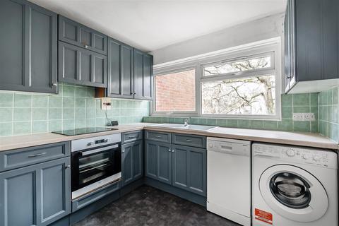 2 bedroom apartment for sale, EPSOM ROAD, LEATHERHEAD, KT22
