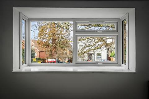 2 bedroom apartment for sale, EPSOM ROAD, LEATHERHEAD, KT22