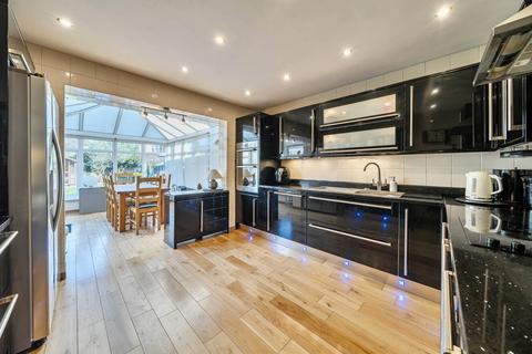 4 bedroom bungalow for sale, Hilldown Road, Bromley, BR2
