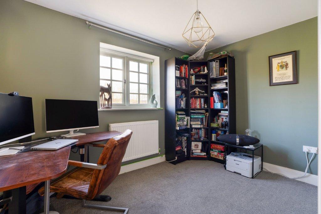 Bedroom/Office