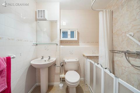 1 bedroom flat for sale, Thicket Road, Sutton