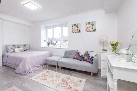 1 bedroom flat for sale, Hatton Road, Feltham TW14