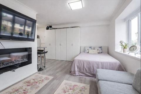 1 bedroom flat for sale, Hatton Road, Feltham TW14