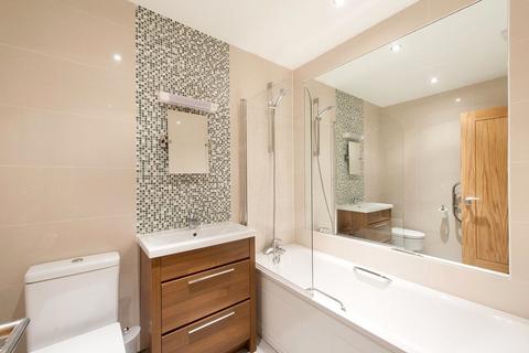2 bedroom apartment to rent, Whitechapel High Street, E1, London