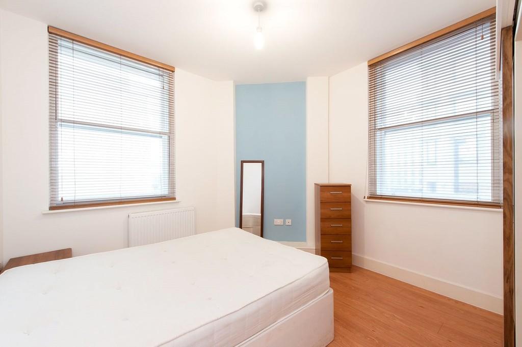 Flat 5 Whitechapel High Street 4