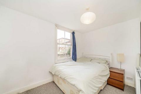 2 bedroom flat to rent, Concanon Road, London SW2