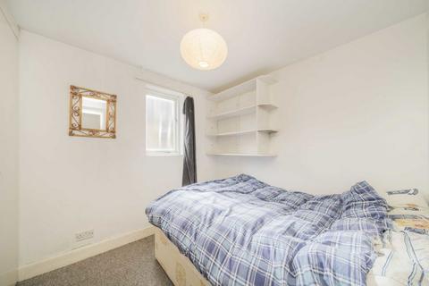 2 bedroom flat to rent, Concanon Road, London SW2