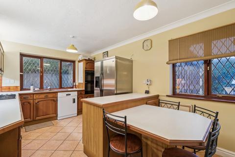 4 bedroom detached house for sale, Llanbury Close, Chalfont St Peter SL9