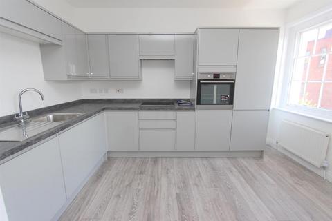 2 bedroom flat to rent, Lake Street, Leighton Buzzard