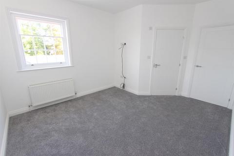 2 bedroom flat to rent, Lake Street, Leighton Buzzard