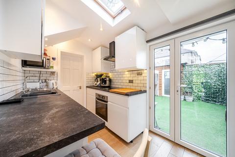 2 bedroom apartment for sale, Wide Way, Mitcham CR4