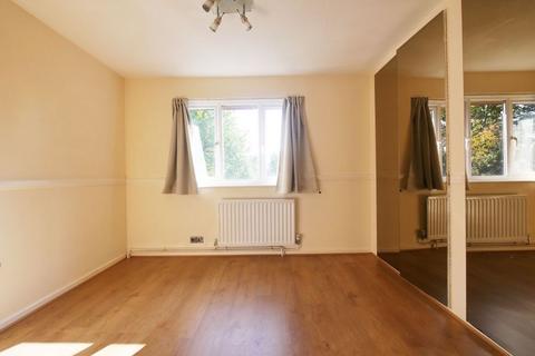 2 bedroom terraced house to rent, Hambledon Close, Hillingdon UB8