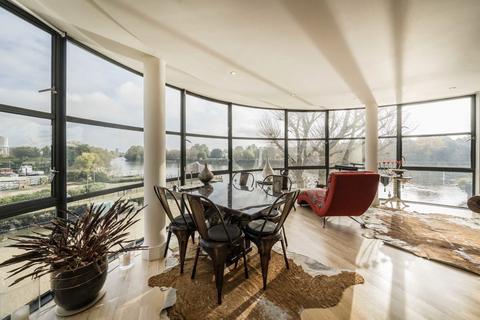 undefined, Point Wharf Lane, Brentford TW8