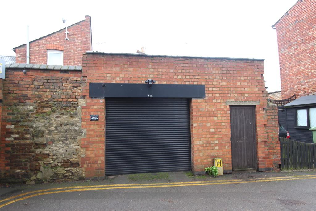 Garage/Workshop
