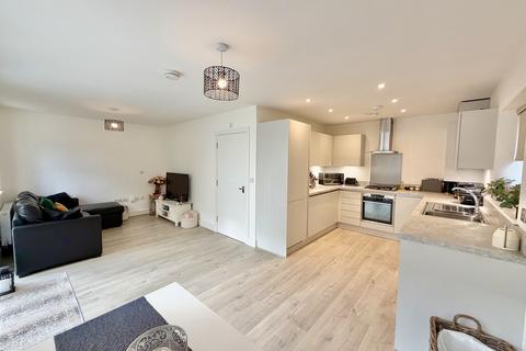 2 bedroom ground floor flat for sale, Woodland Glade, Camberley GU16