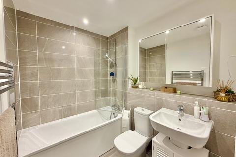 2 bedroom ground floor flat for sale, Woodland Glade, Camberley GU16