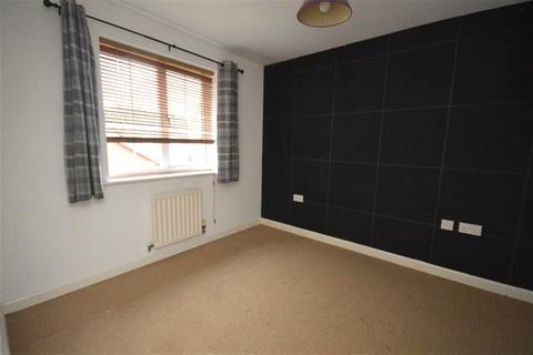 2 bedroom terraced house to rent, Braiding Crescent, Braintree, CM7