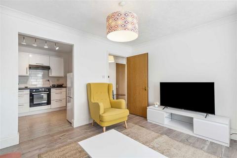 1 bedroom flat to rent, Chaucer Drive, London SE1
