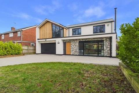 5 bedroom detached house for sale, Gunton Church Lane