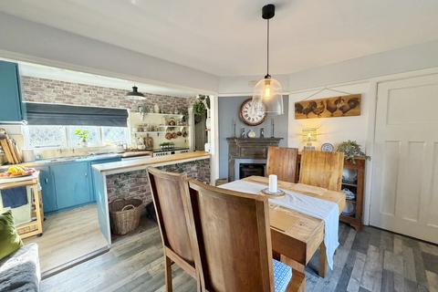 3 bedroom detached house for sale, Vaggs Lane, Lymington SO41