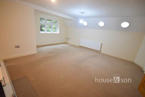 3 bedroom apartment to rent, Queens Park Avenue