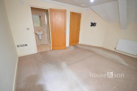 3 bedroom apartment to rent, Queens Park Avenue