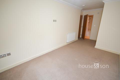 3 bedroom apartment to rent, Queens Park Avenue