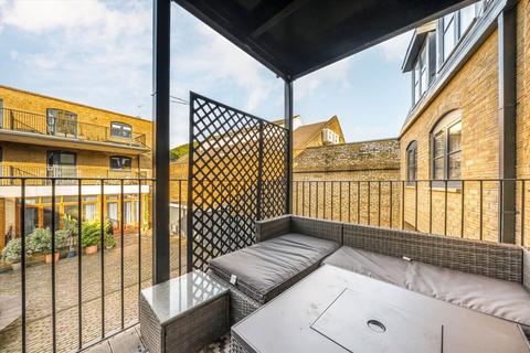 1 bedroom flat for sale, Tooting High Street, London SW17